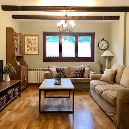 Acogedor Apartamento En El Corazon Del Valle Les Bordes Kültér fotó