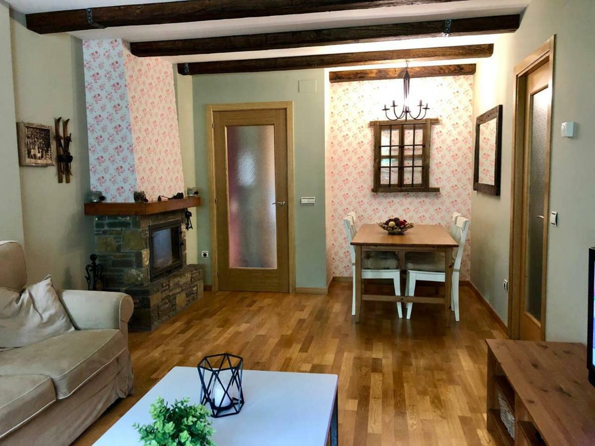 Acogedor Apartamento En El Corazon Del Valle Les Bordes Kültér fotó